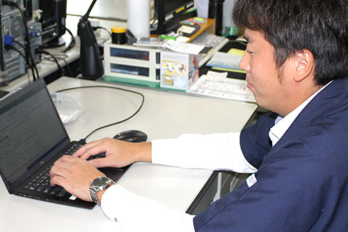 社内事務画像